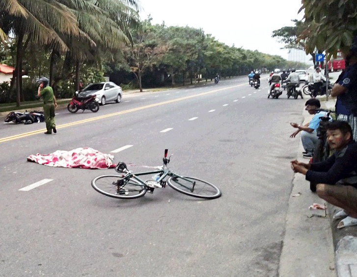 Dap xe tap the duc, Viet kieu My 62 tuoi bi xe may tong tu vong hinh anh