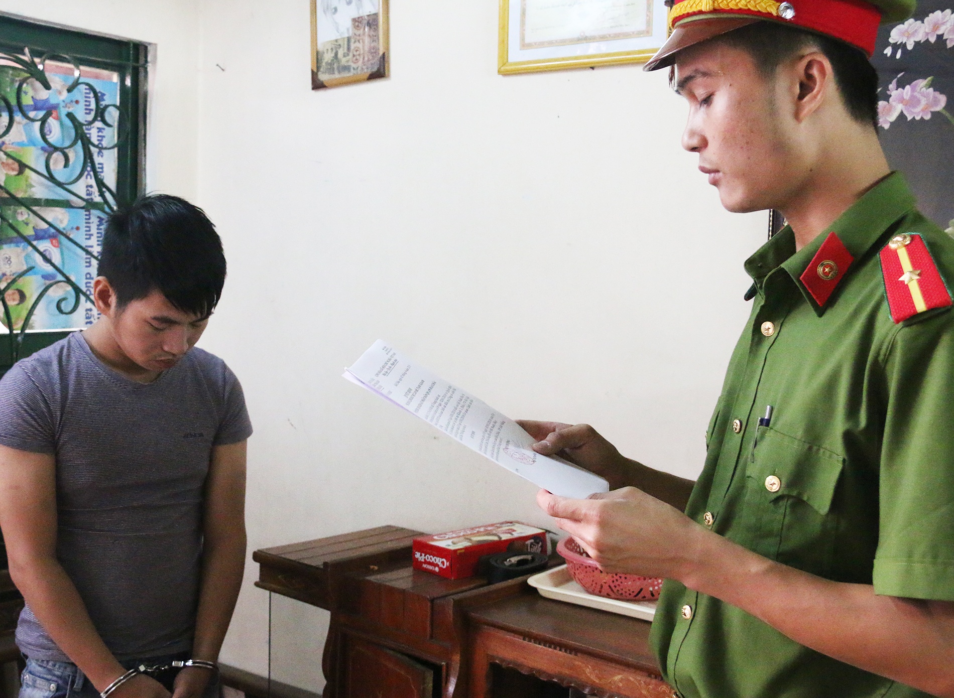 Bat 9X lua ban mot oto cho nhieu nguoi hinh anh