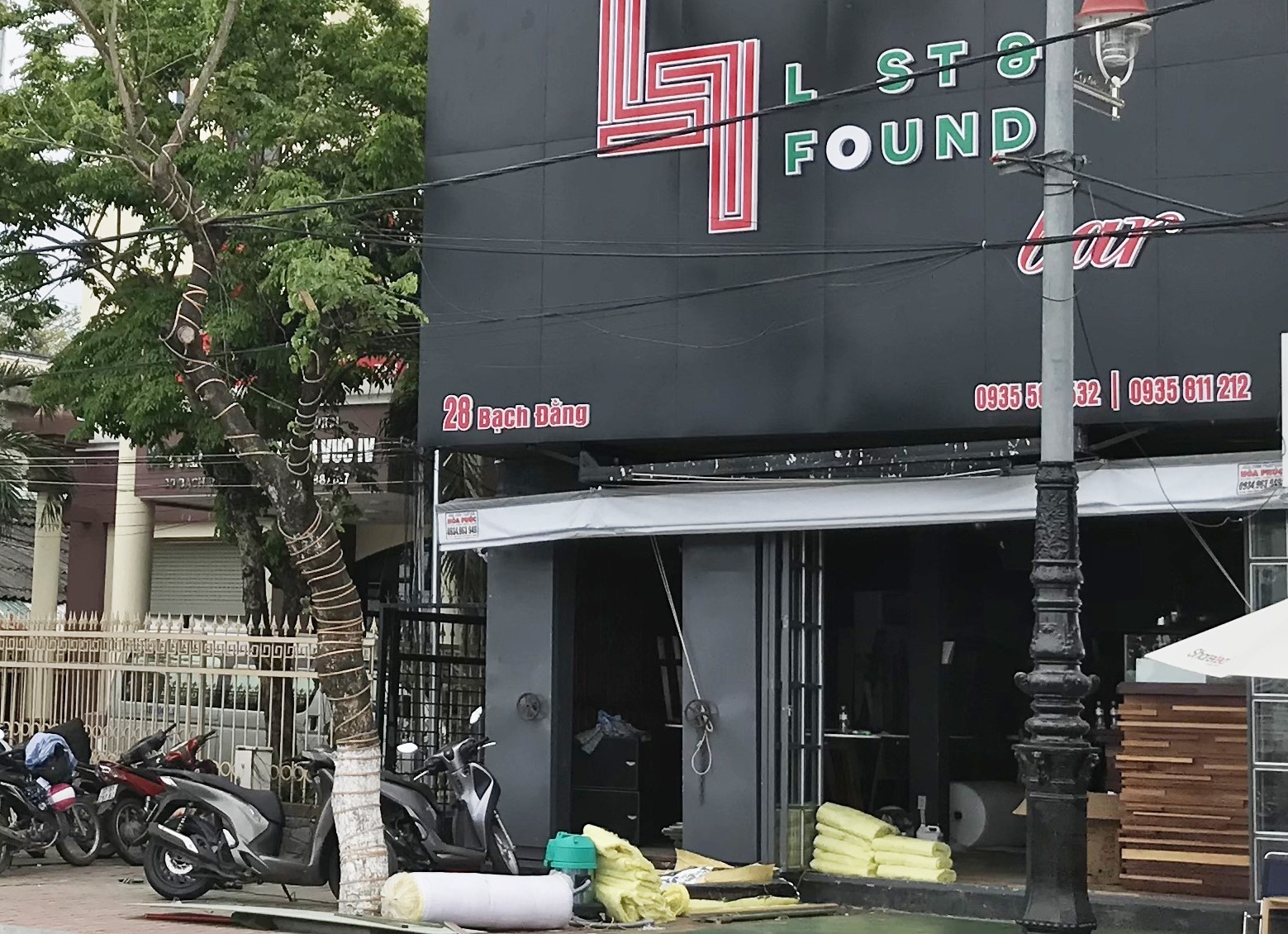 Phat quan bar noi phong vien bi danh 120 trieu vi qua on hinh anh