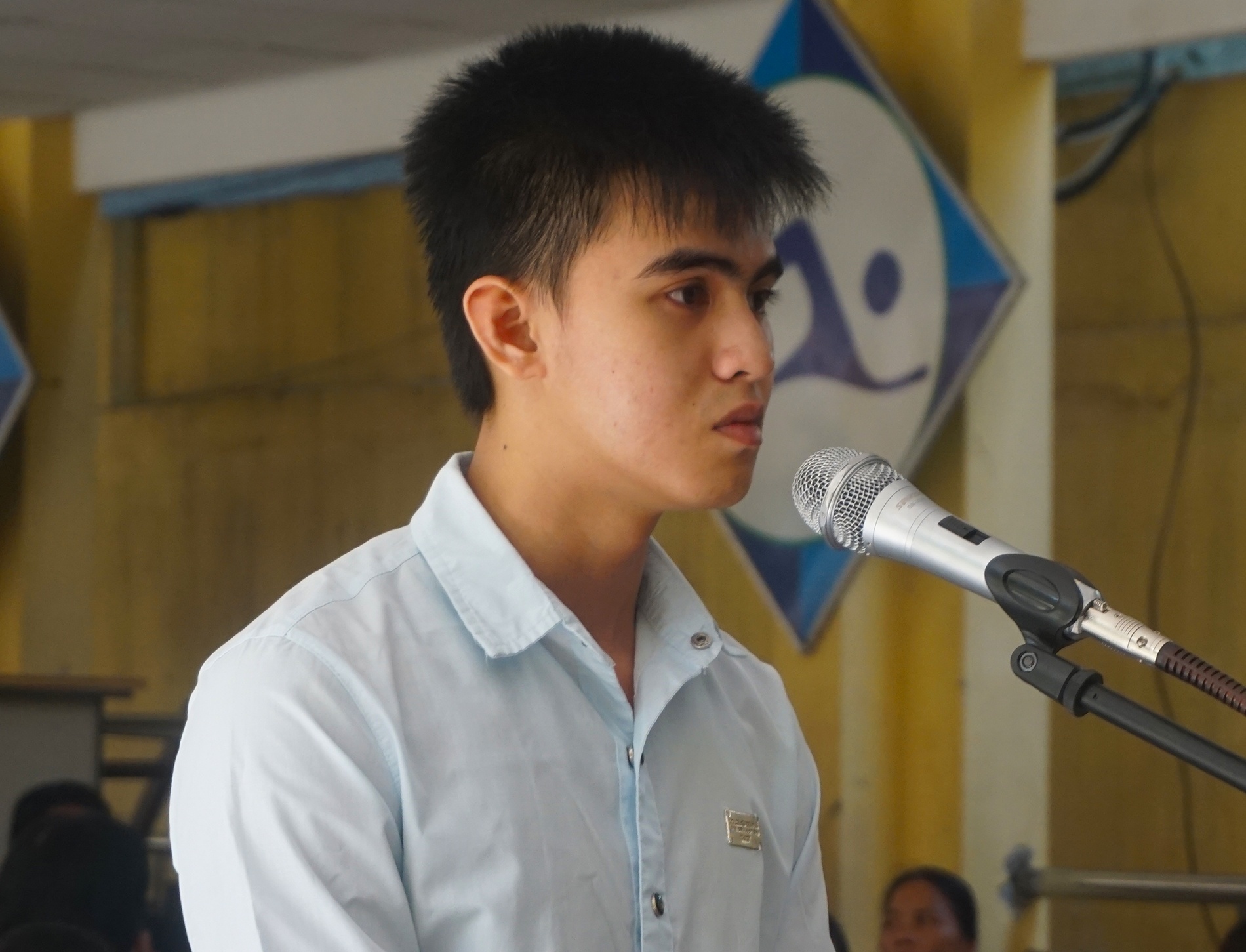 9X mua ma tuy ve ban du dang thu an tu treo hinh anh