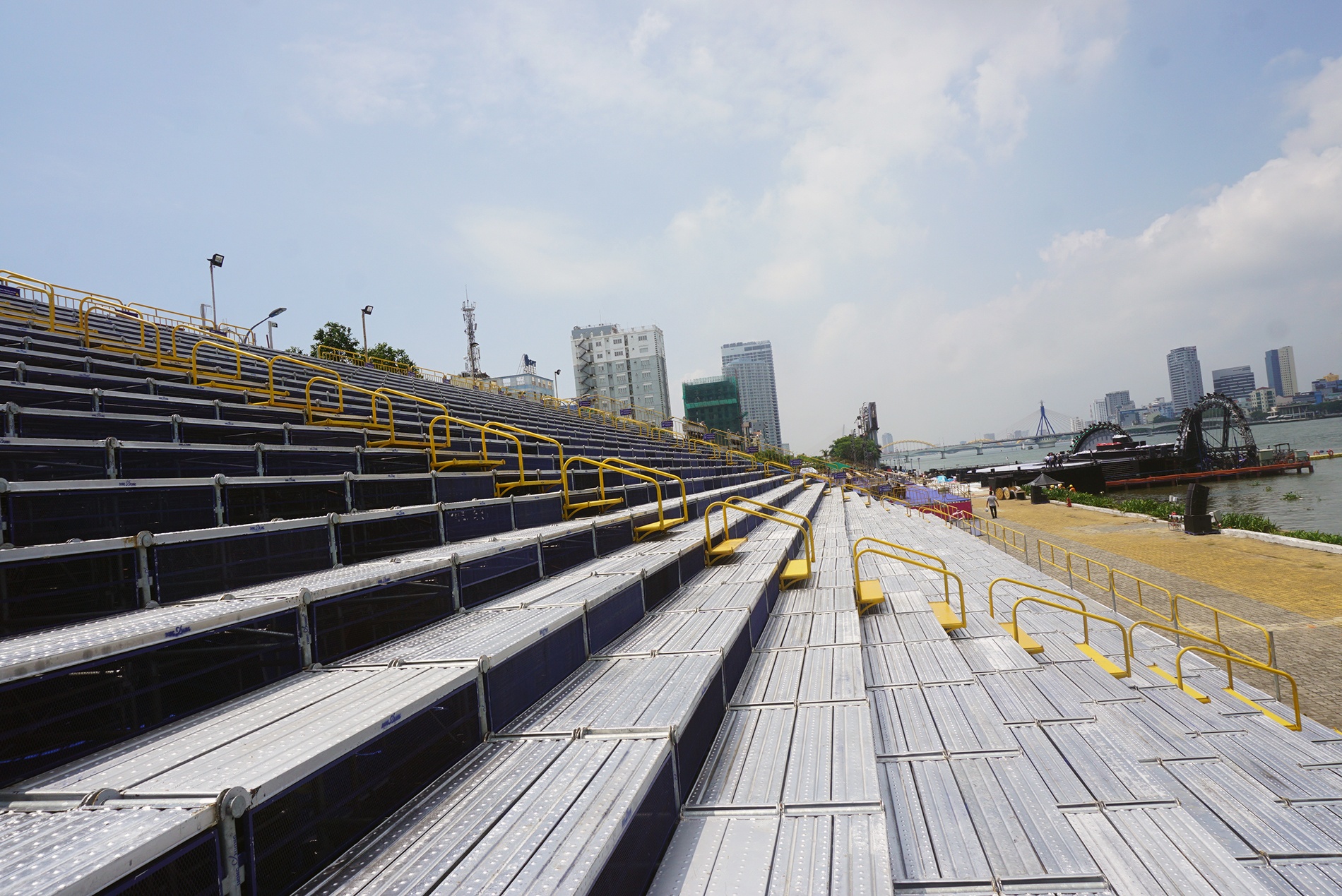 Can canh dan phao hoa o Da Nang anh 7