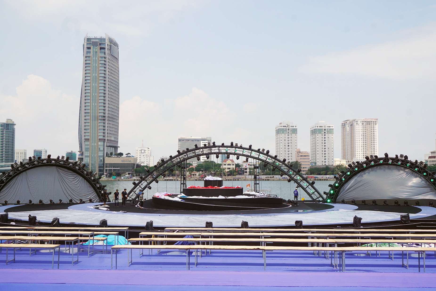 Can canh dan phao hoa o Da Nang anh 8