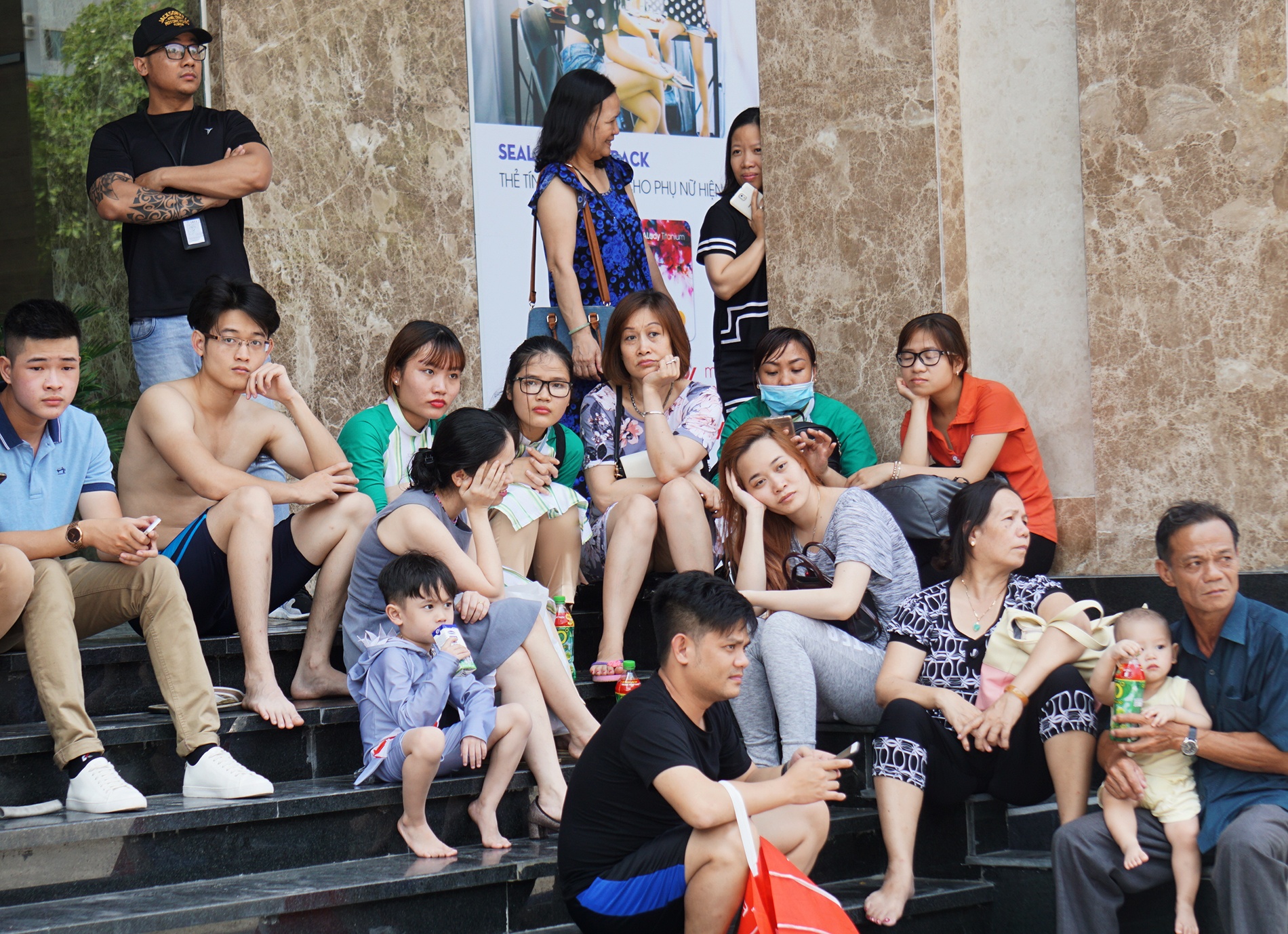 Nhieu nguoi thao chay khi may lanh o chung cu 26 tang boc chay hinh anh