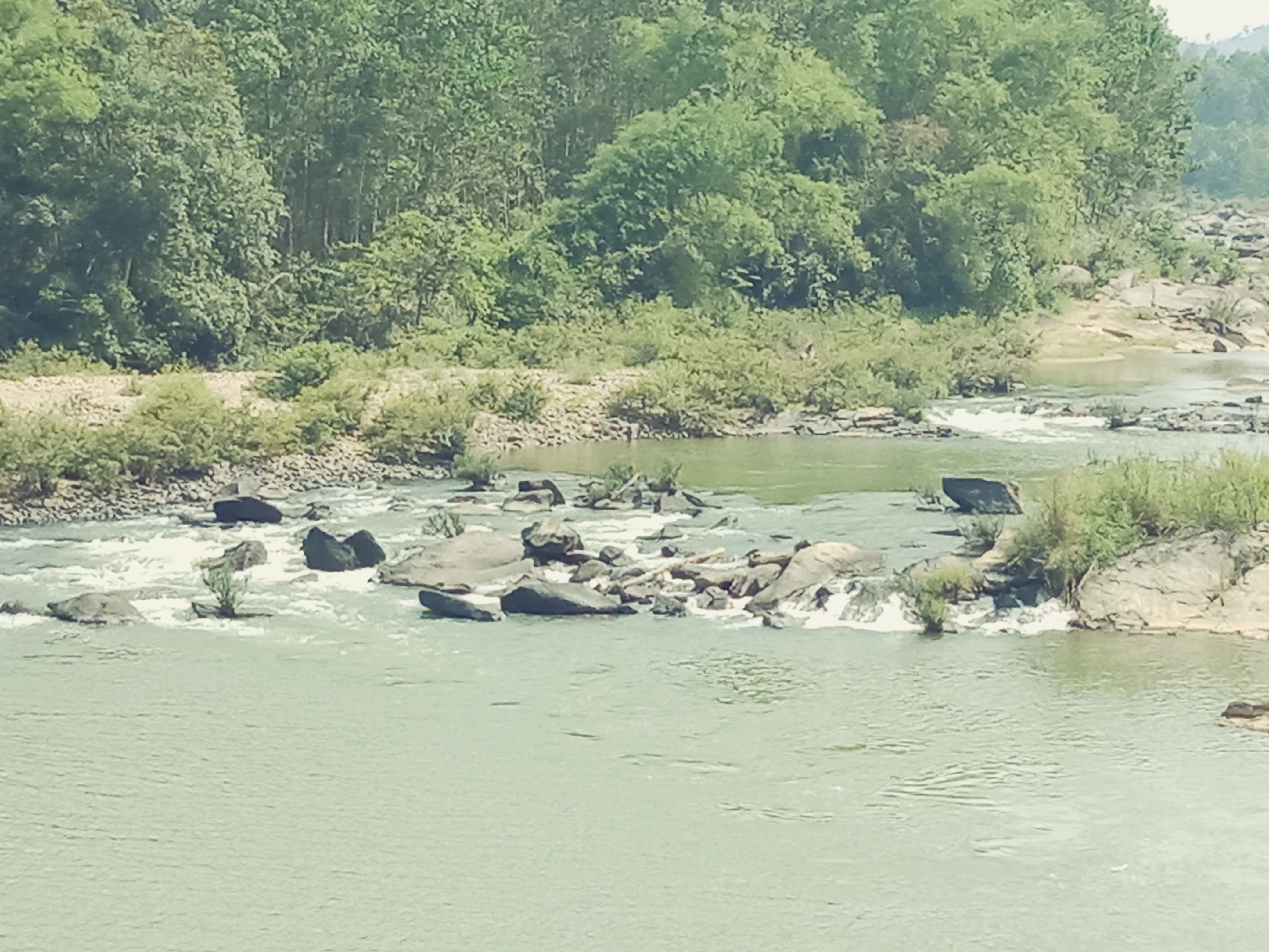 Cuu ban bi duoi nuoc, thanh nien 18 tuoi thiet mang hinh anh