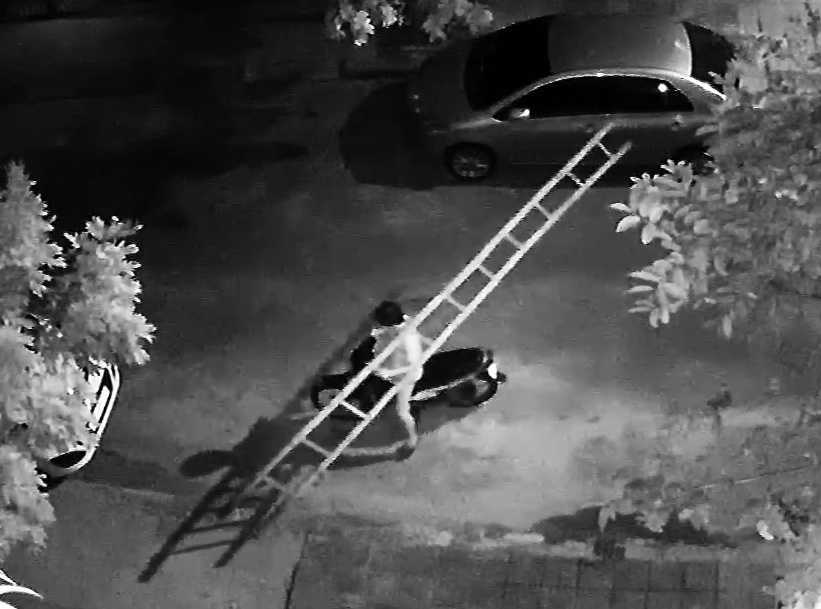 Vac thang di trom may moc trong cong trinh hinh anh