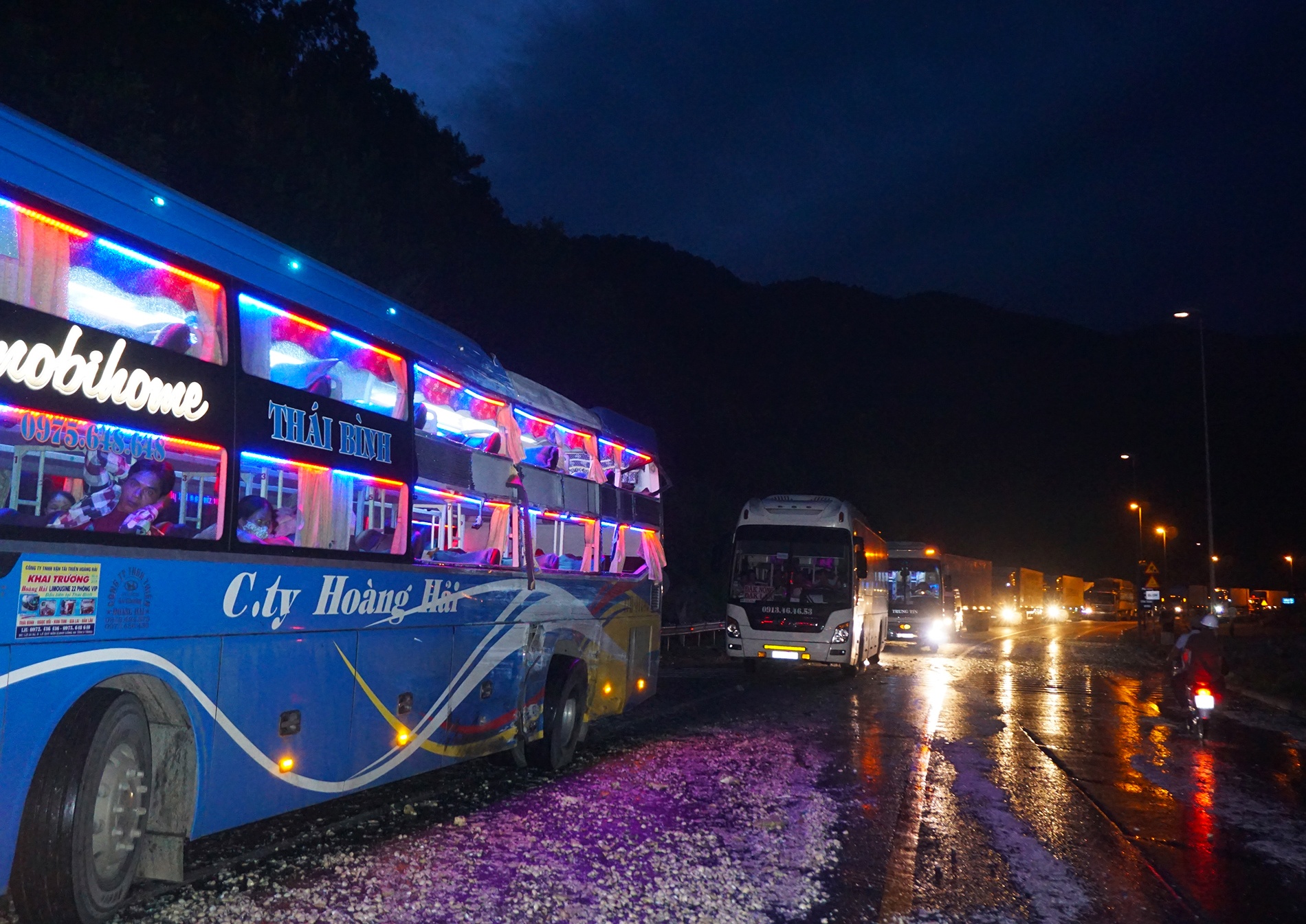 Tai nạn liên hoàn tại hầm Hải Vân ảnh 2 Tai nan lien hoan tai ham Hai Van anh 2