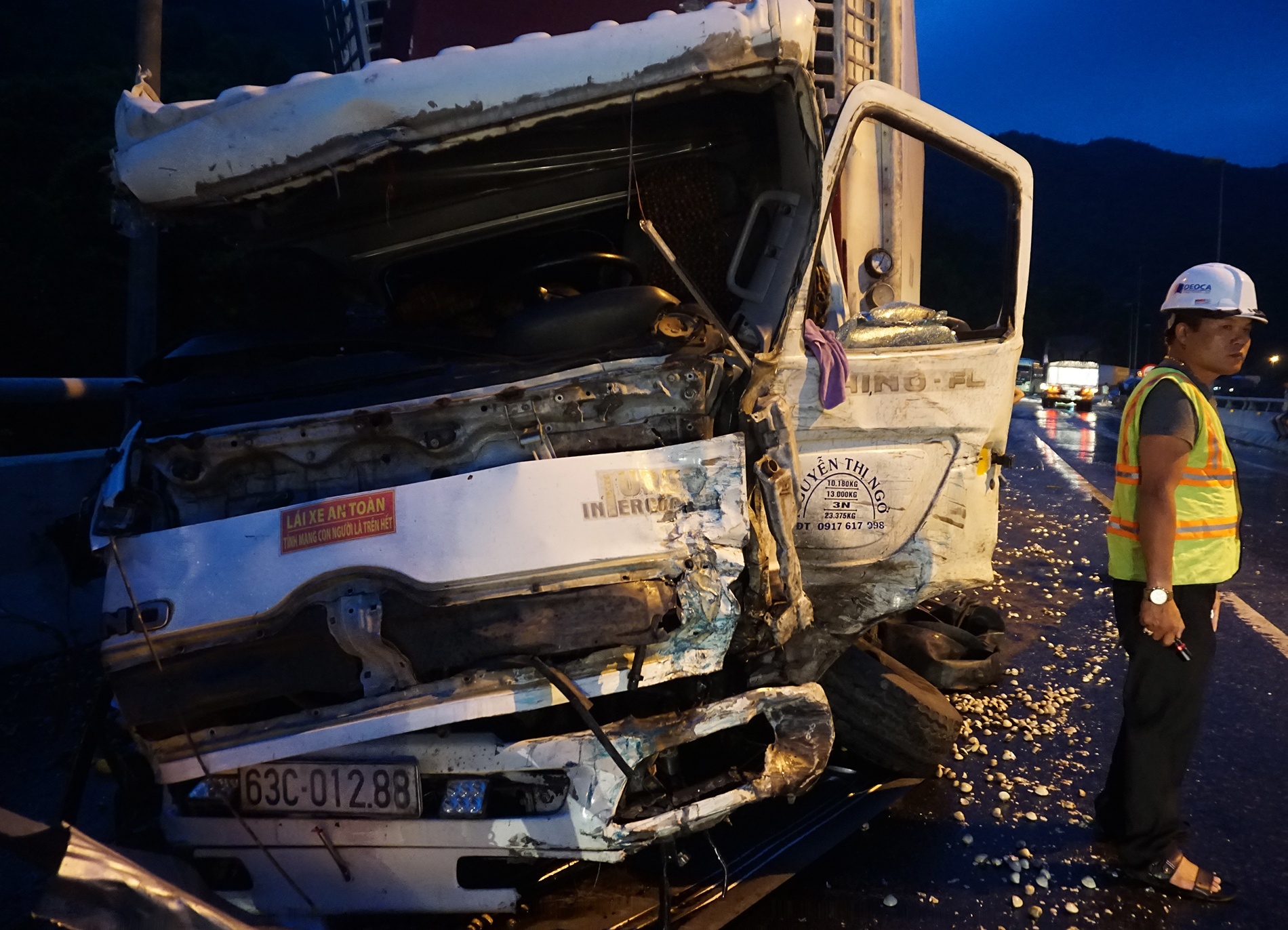 Oto tai mat thang gay tai nan lien hoan, ham Hai Van ket cung hinh anh