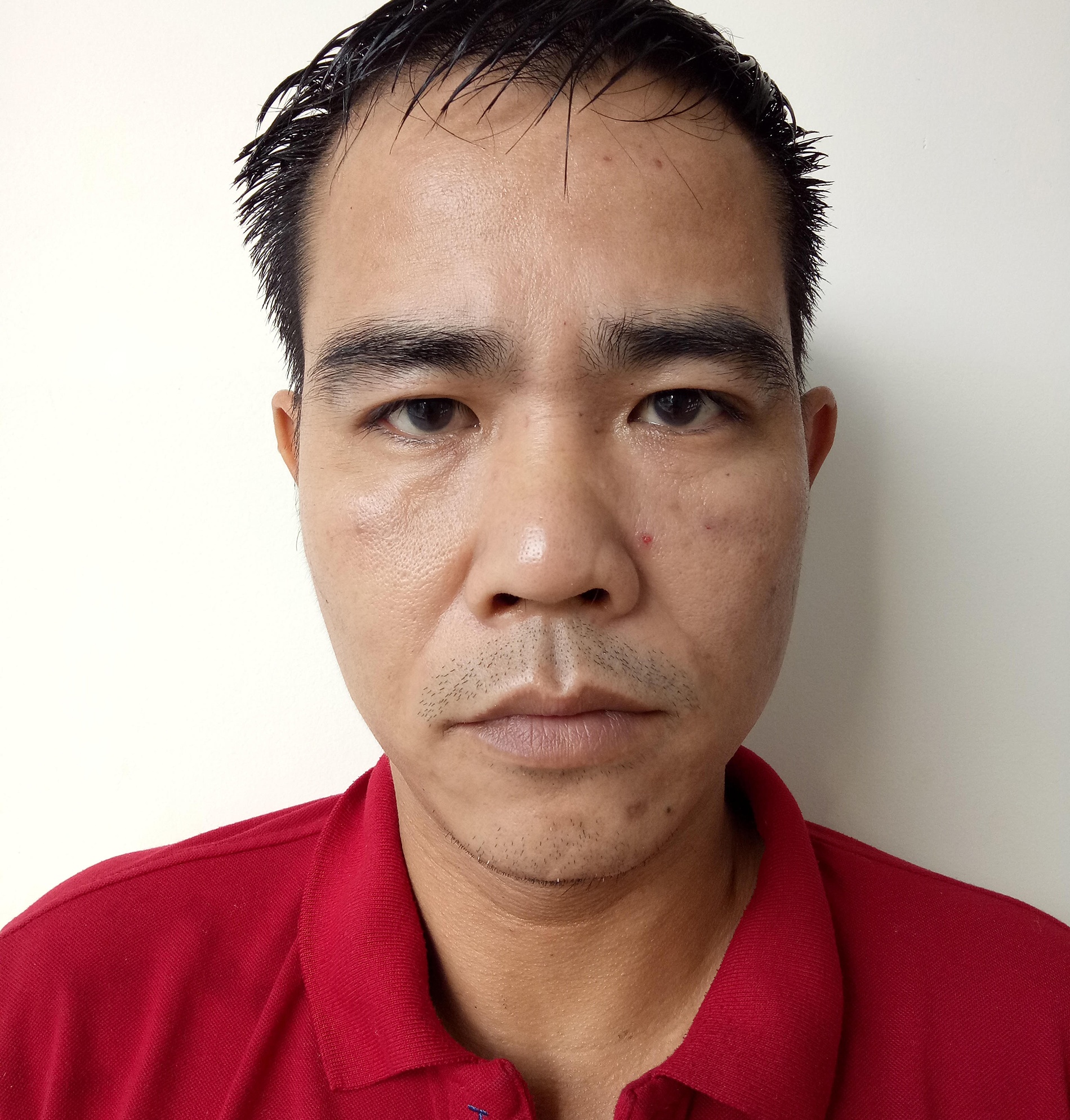 Khoi to pho giam doc 'dom' lua nhieu cong ty kinh doanh dien tu hinh anh