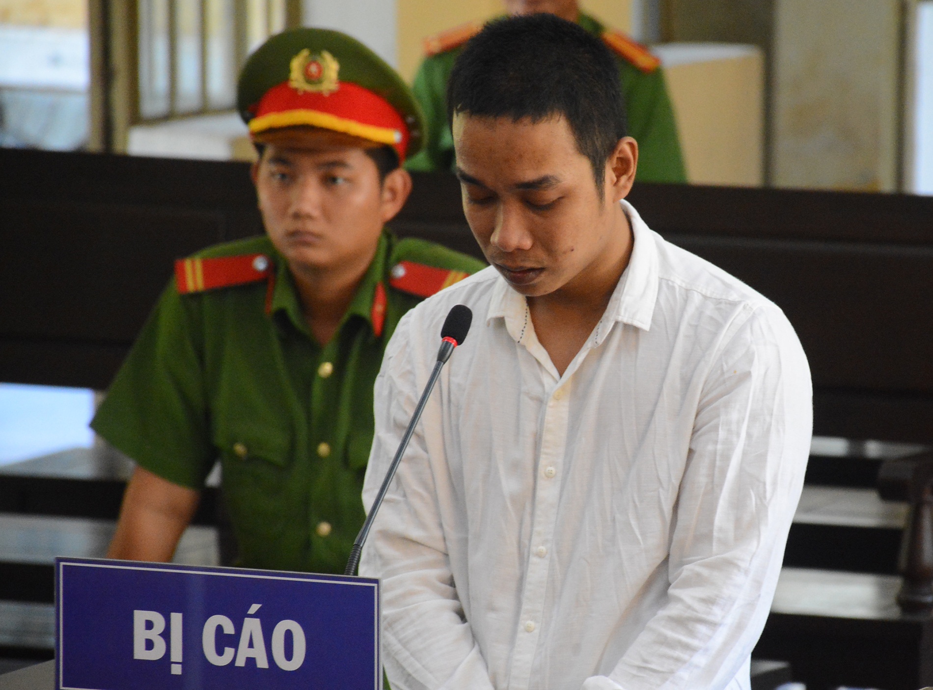 Chồng tưới xăng đốt vợ sau cuộc nhậu ảnh 1 Chong tuoi xang dot vo sau cuoc nhau anh 1