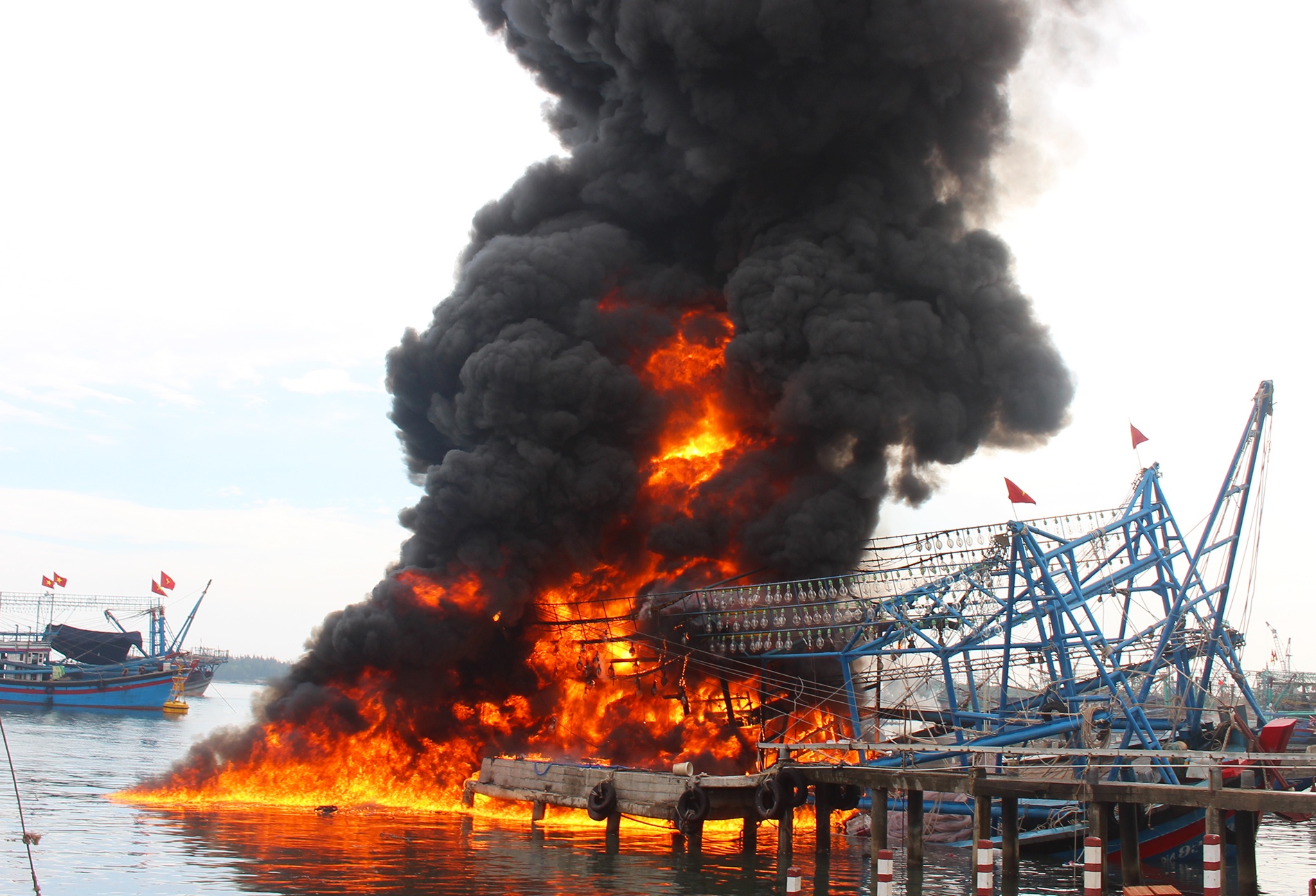 Tau cau muc tri gia hon 10 ty chay rui khi chuan bi ra khoi hinh anh