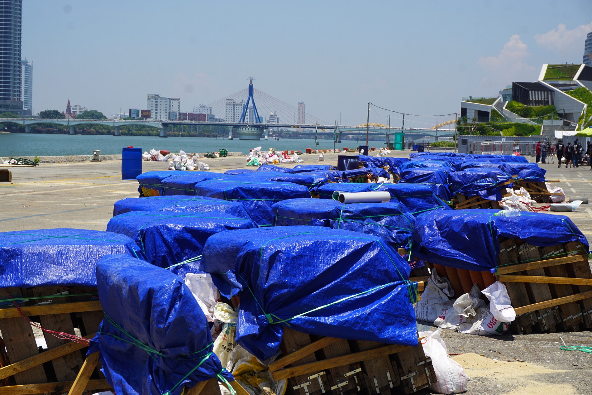 ran dia phao cua Hong Kong va Italy anh 1