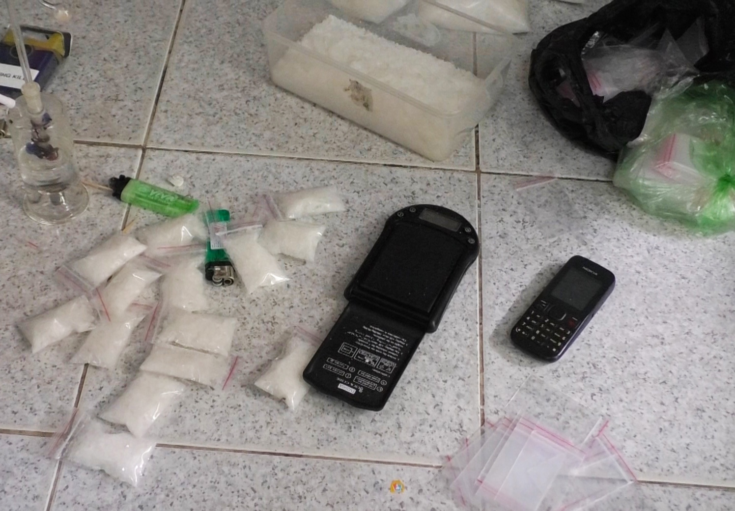 Bắt nam thanh niên mua bán ma túy ở Đà Nẵng ảnh 2 Bat nam thanh nien mua ban ma tuy o Da Nang anh 2