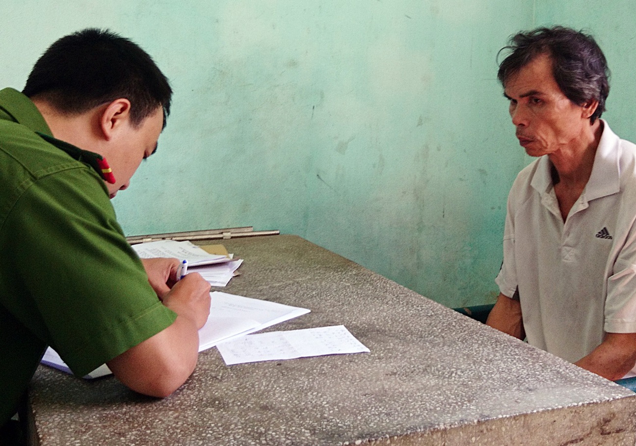 Bắt người đàn ông đâm hai cô cháu ảnh 1 Bat nguoi dan ong dam hai co chau anh 1