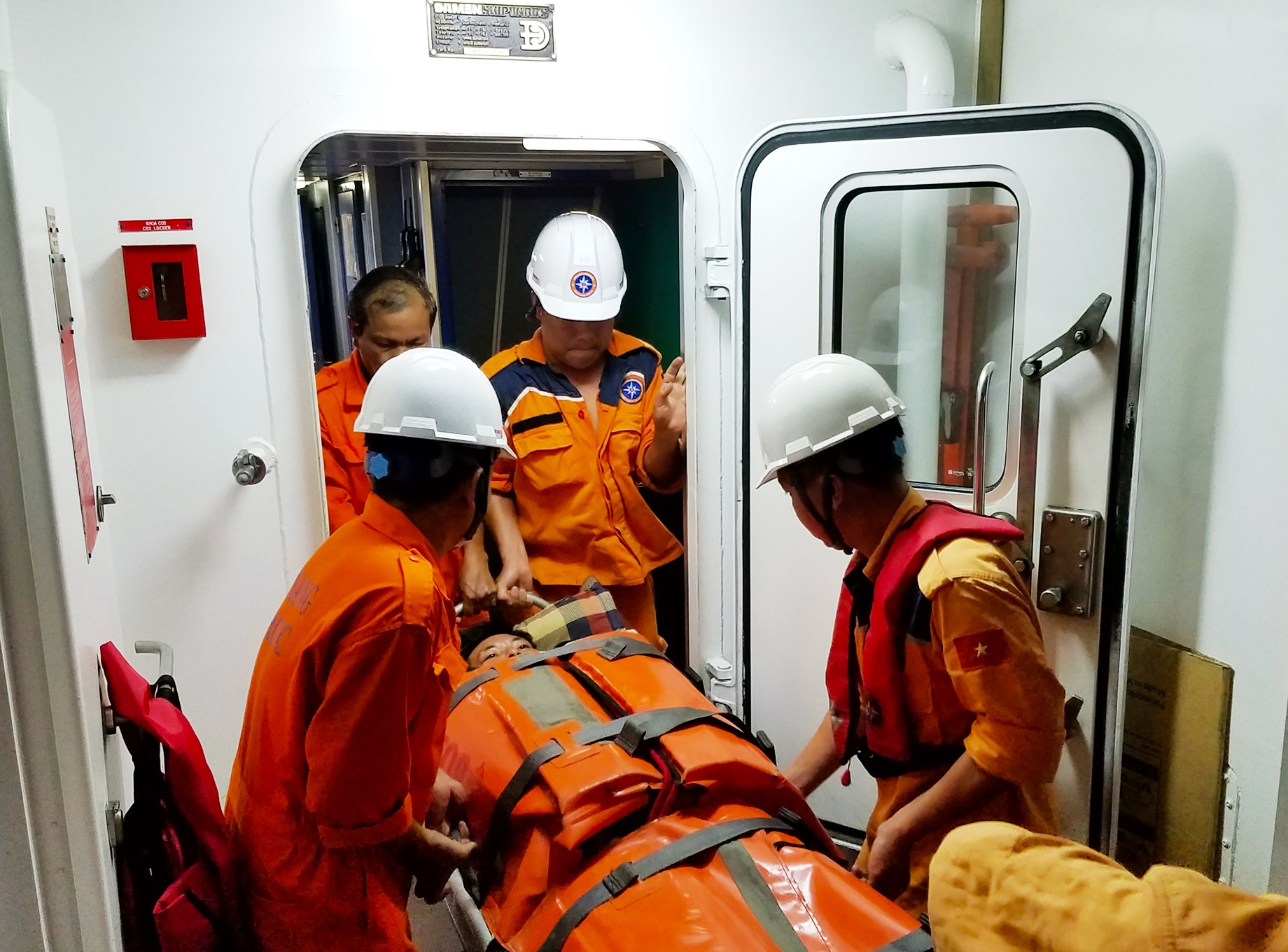 Cuu thuyen vien gap nan anh 2