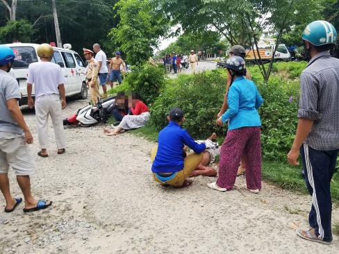 Hai cô gái chạy trốn CSGT tông người ở Quảng Nam ảnh 1 Hai co gai chay tron CSGT tong nguoi o Quang Nam anh 1