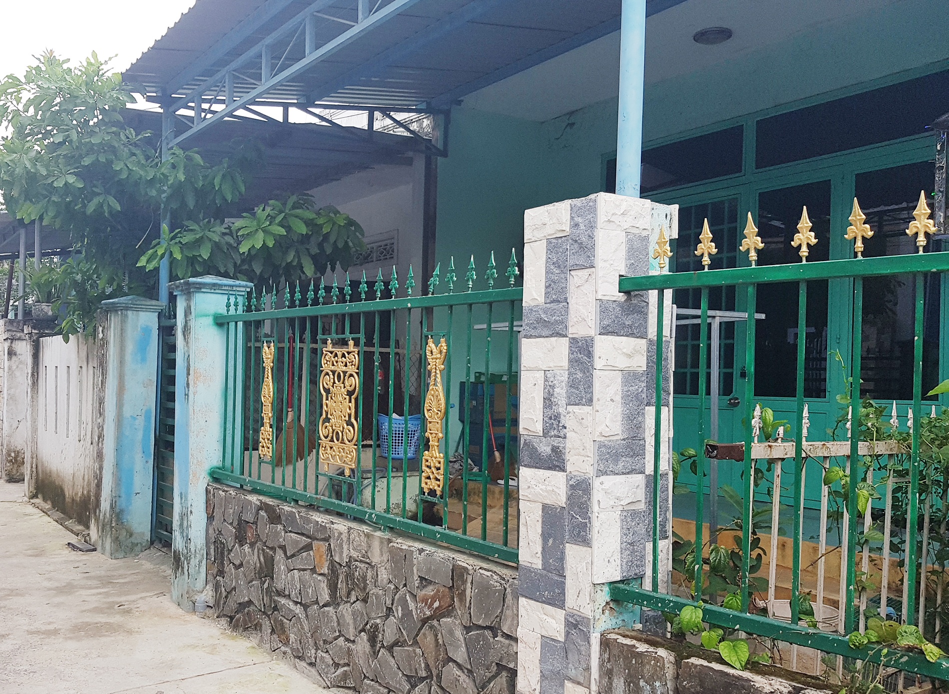Mau thuan tinh cam, nguoi dan ong giet vo roi tu sat hinh anh