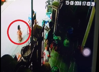 Clip ‘bat coc tre em o Hoi An’ la vu cuop giat tai san hinh anh