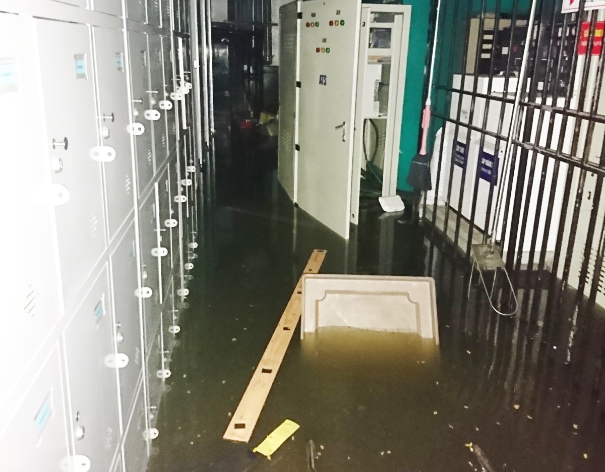 Nuoc ngap khach san Da Nang anh 1