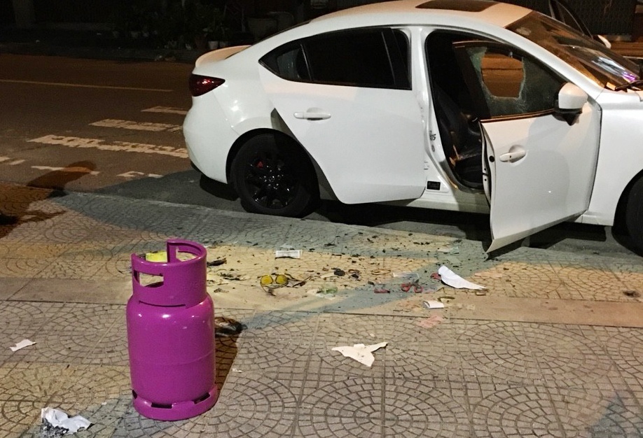 Bat ke dap pha hang loat oto, cuop xe tai xe chay Grab hinh anh