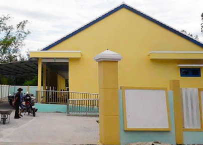 Den truong hoc, chau be 4 tuoi o Quang Nam bi dien giat tu vong hinh anh