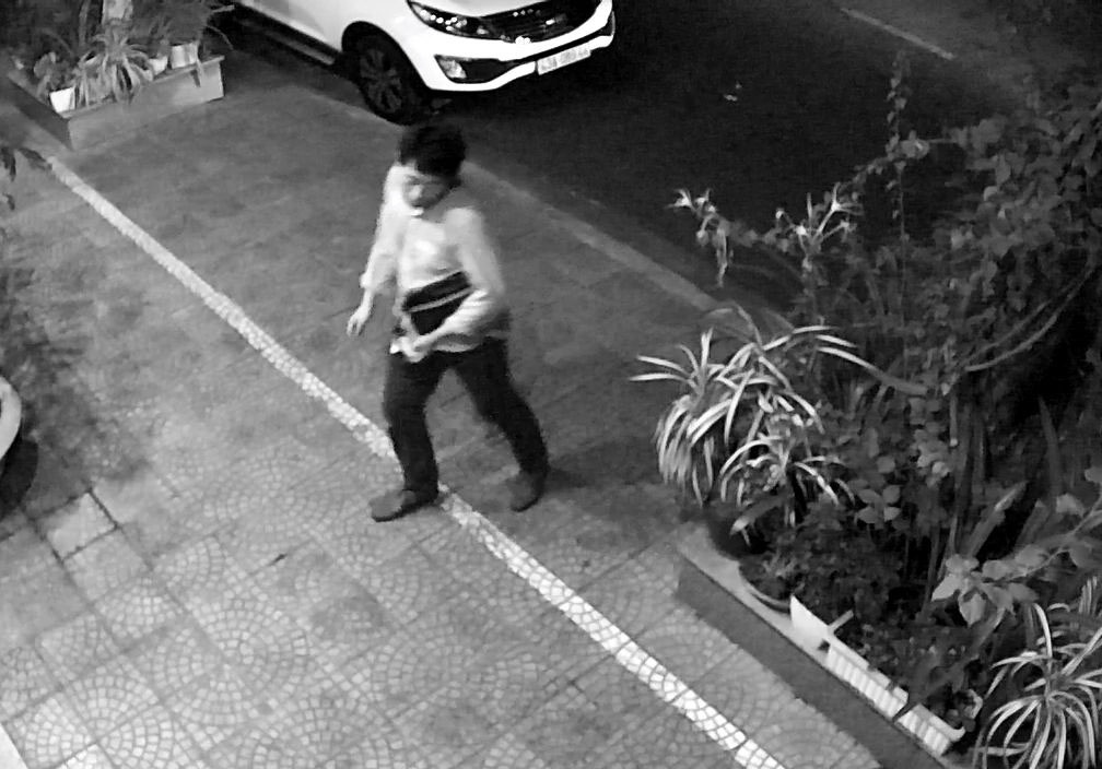 Oto cua cuu pho giam doc so o Da Nang bi mot nguoi Han Quoc dot nhap hinh anh