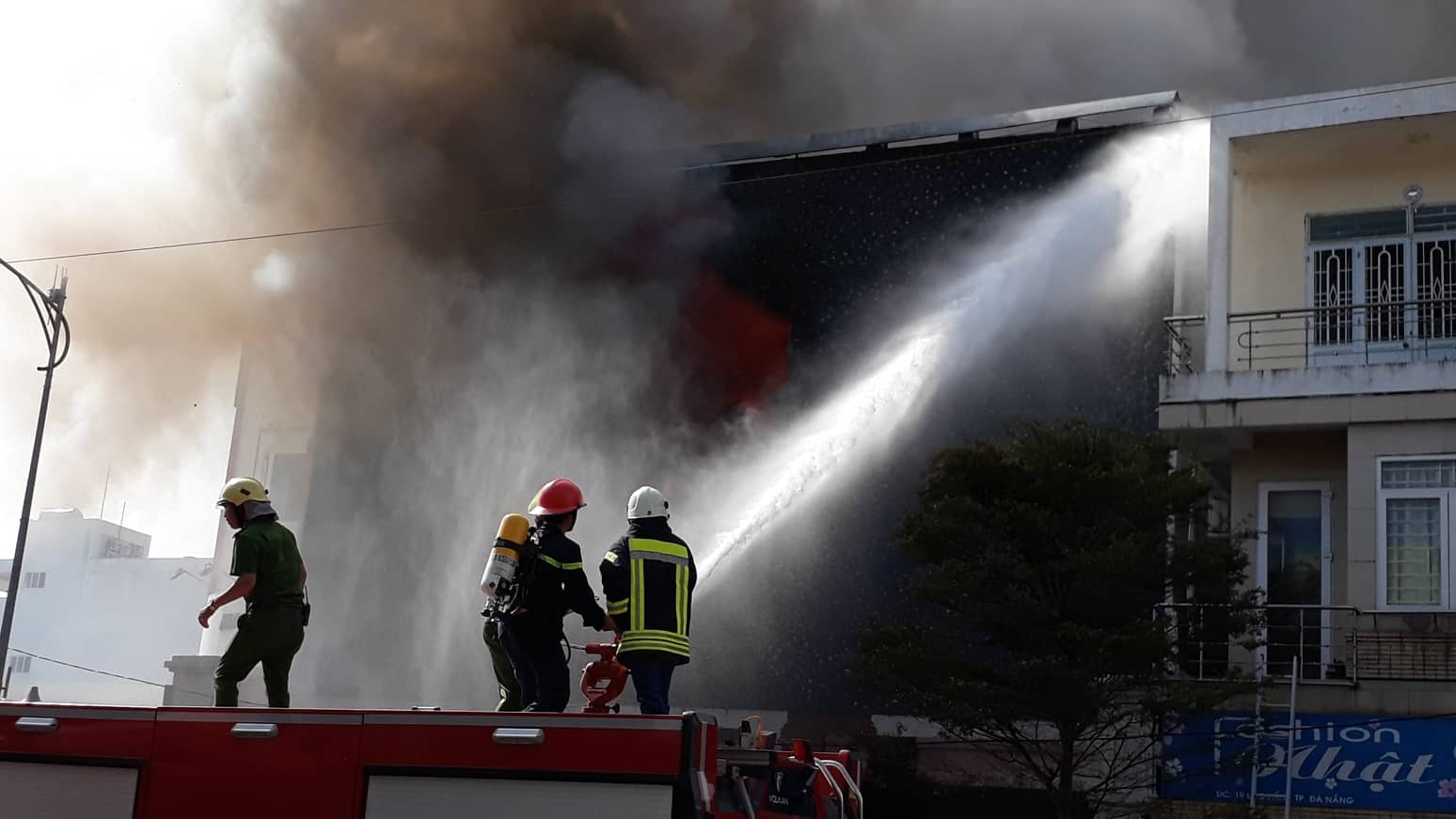 Cháy lớn ở Đà Nẵng ảnh 3 Chay lon o Da Nang anh 3