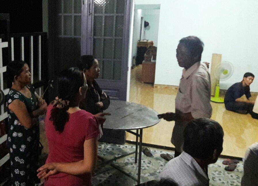 Vo nam chet canh nguoi chong treo co tren cay tram hinh anh