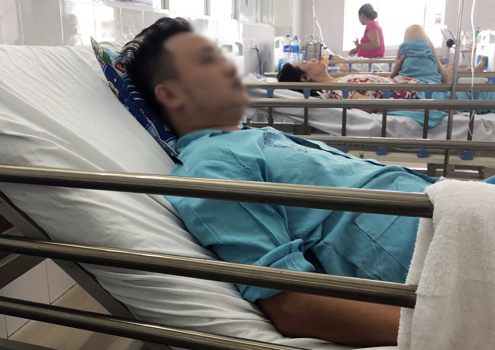 Nguoi chong trong vu 2 me con du khach tu vong da co the xuat vien hinh anh