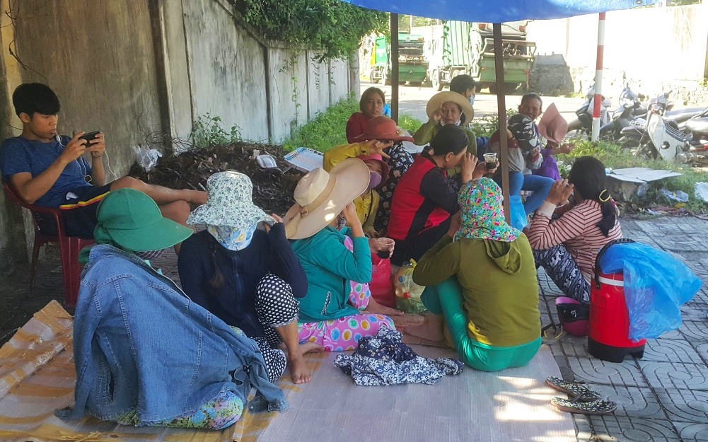 Nguoi dan Da Nang dung leu phan doi bai rac gay o nhiem hinh anh