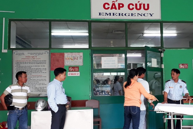 Nữ nhân viên y tế bị hành hung ảnh 1 Nu nhan vien y te bi hanh hung anh 1