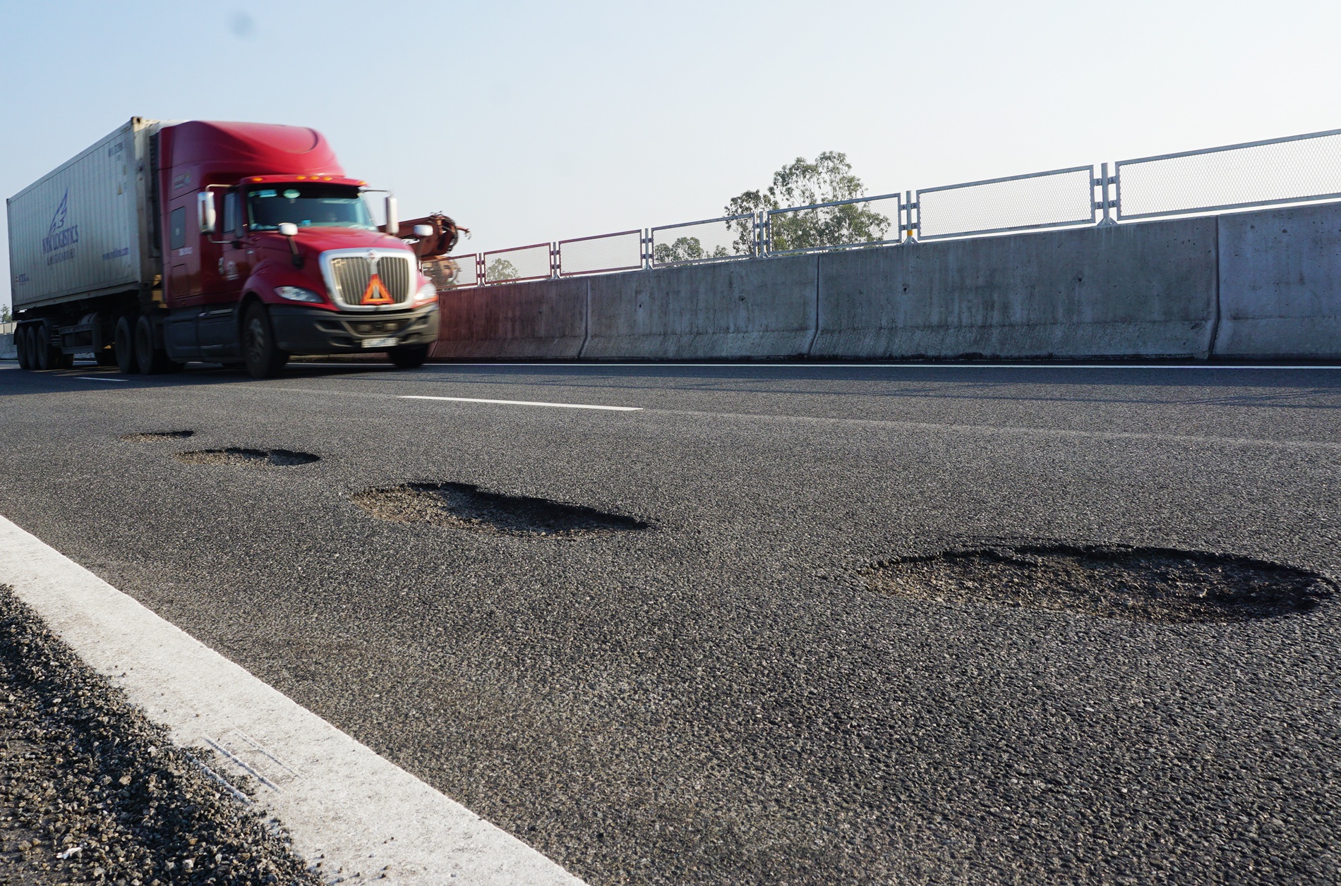 'O ga, o trau' chi chit tren cao toc 34.000 ty Da Nang - Quang Ngai hinh anh