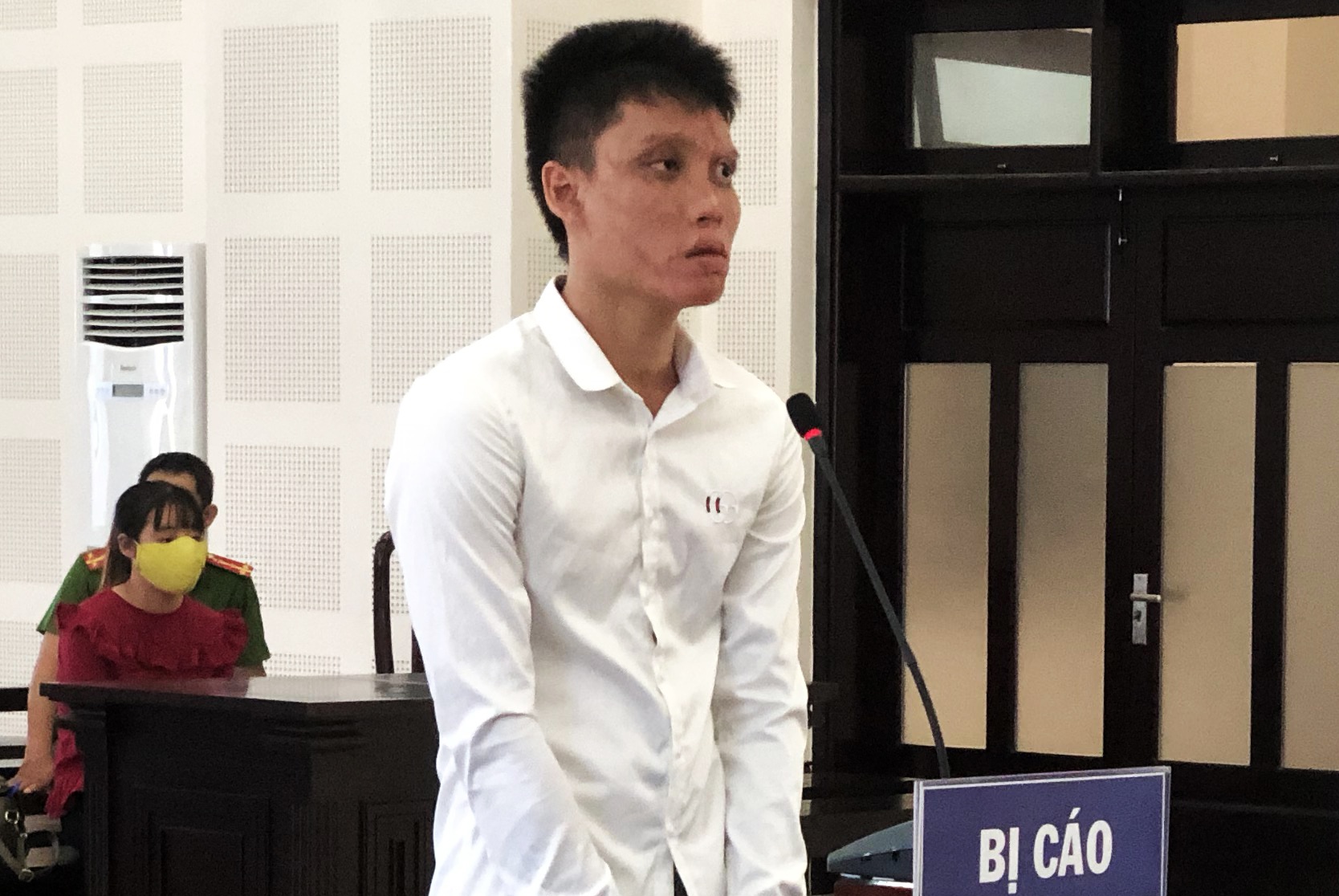 Ke tat axit vao nguoi tinh roi tu tu linh 8 nam tu hinh anh