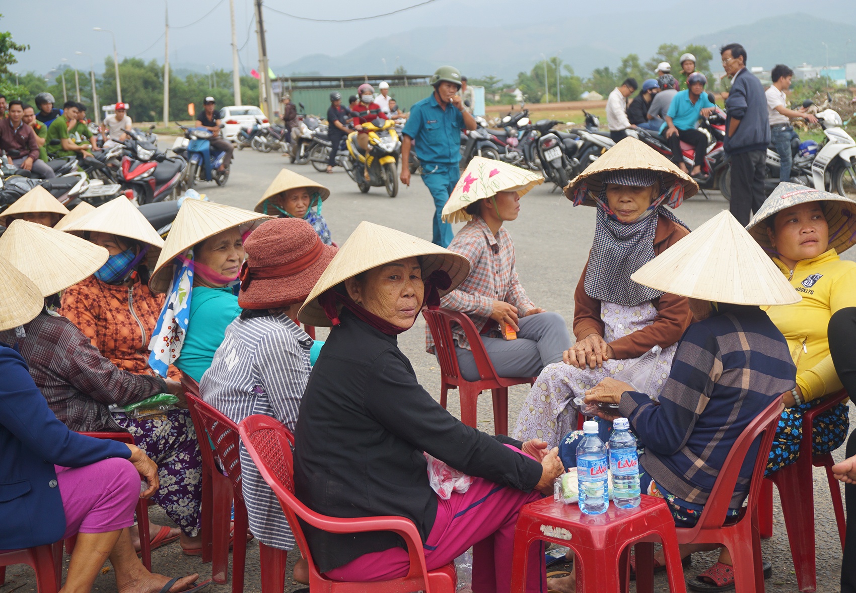 Nguoi dan Da Nang dung trai, phong toa nha may thep Dana Y hinh anh