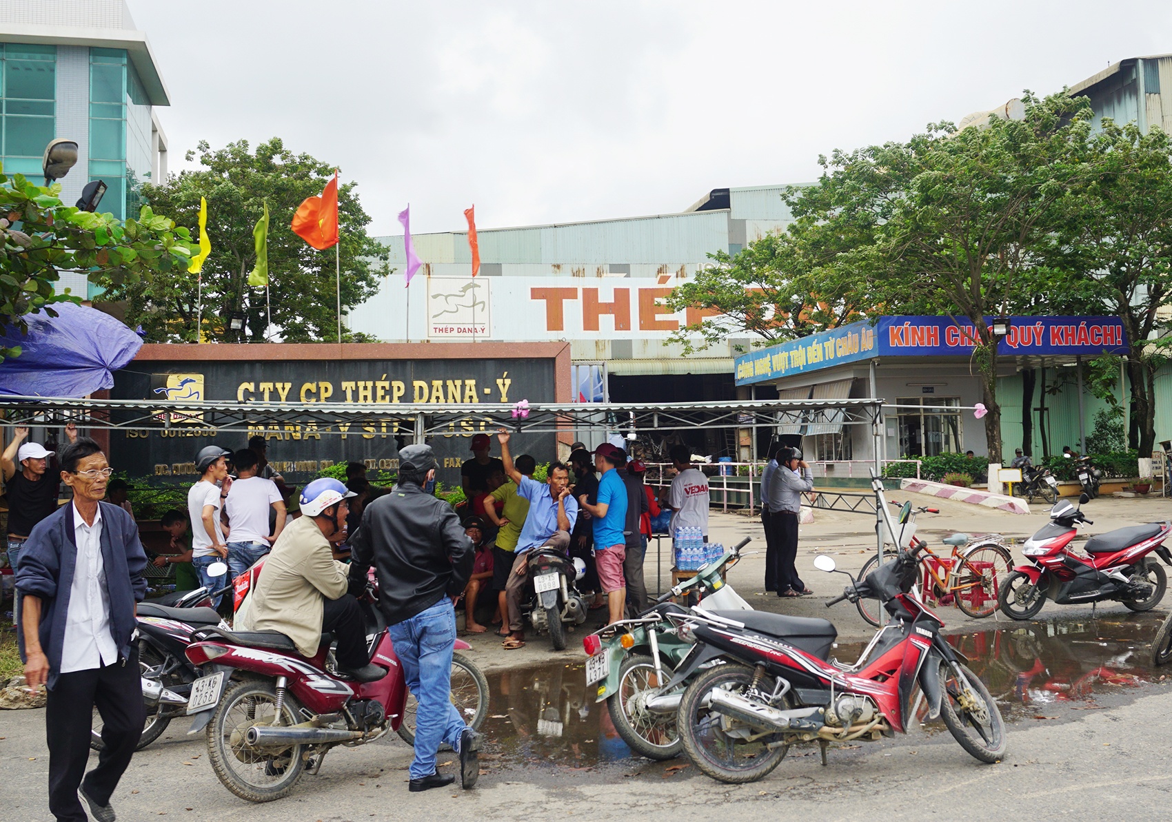 Dan vay nha may thep o nhiem o Da Nang anh 1