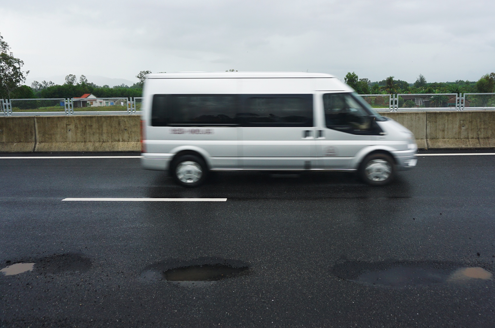 Cao toc Da Nang - Quang Ngai xuat hien o ga anh 7