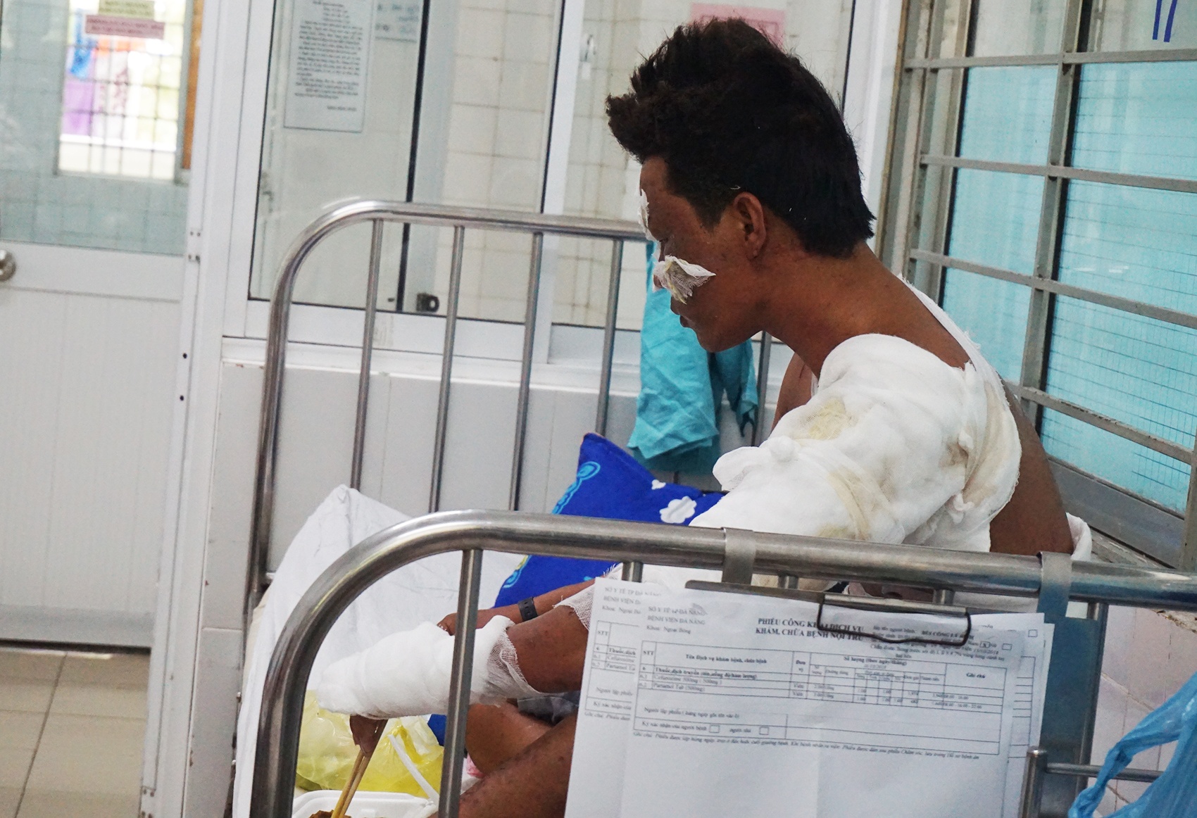 Tau ca phat no o Quang Ngai anh 2