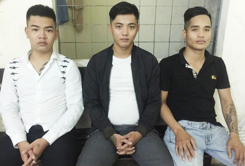 Nhom 9X nup bong cong ty tai chinh de cho vay nang lai hinh anh