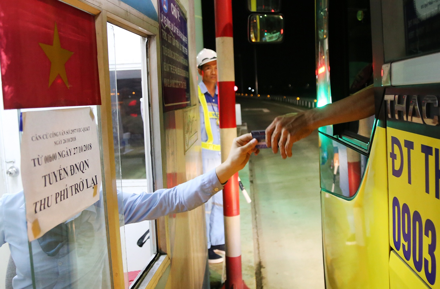 Tai xe noi gi khi cao toc 34.500 ty tham dot thu phi tro lai? hinh anh