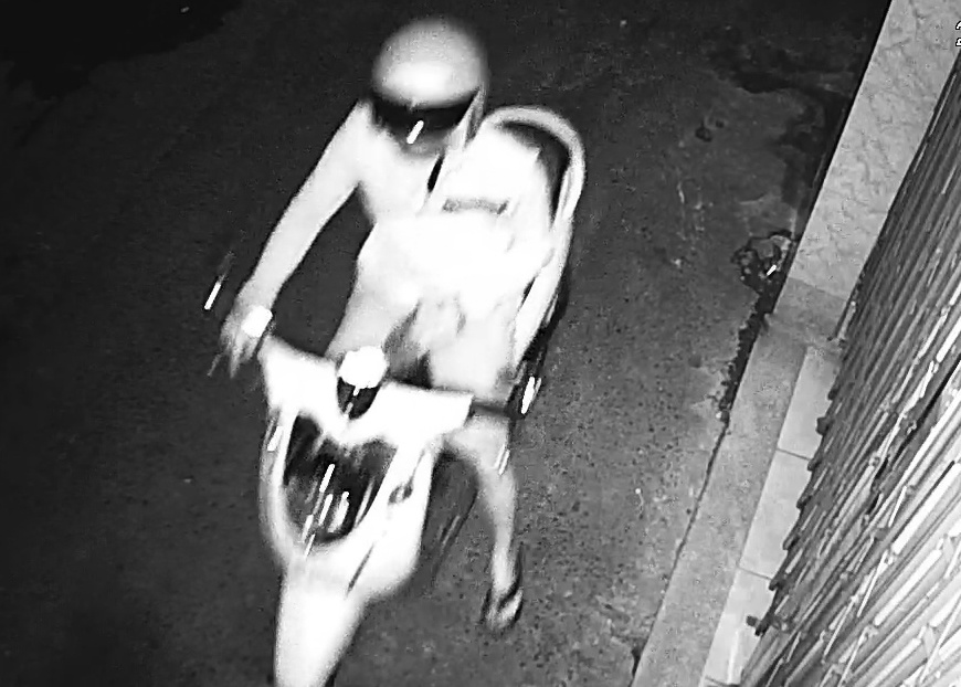 Camera ghi canh thanh nien tat nhot vao nha dan hinh anh