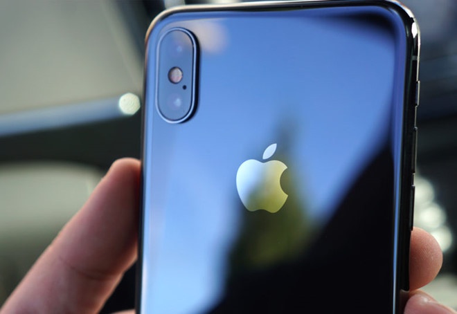 Hai ten cuop 10X giat iPhone cua nu du khach My ngay truoc khach san hinh anh