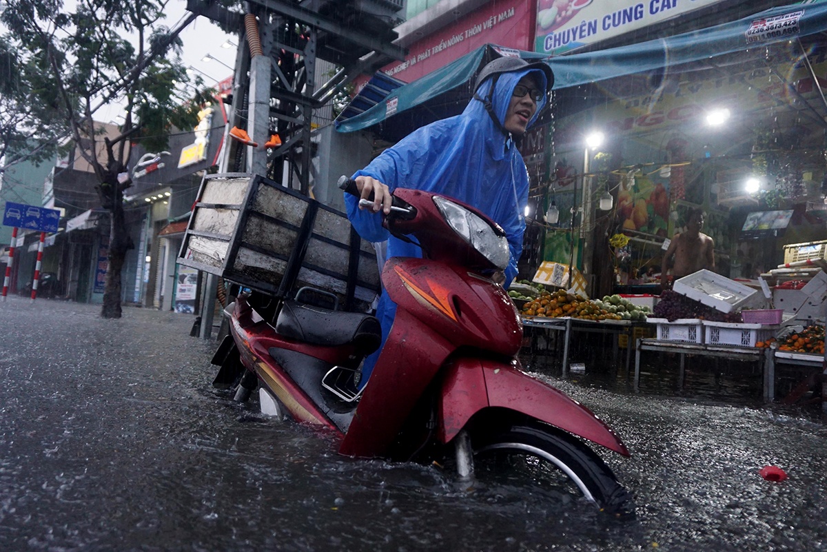 Da Nang ung pho khan cap voi dot mua lu bat thuong hinh anh
