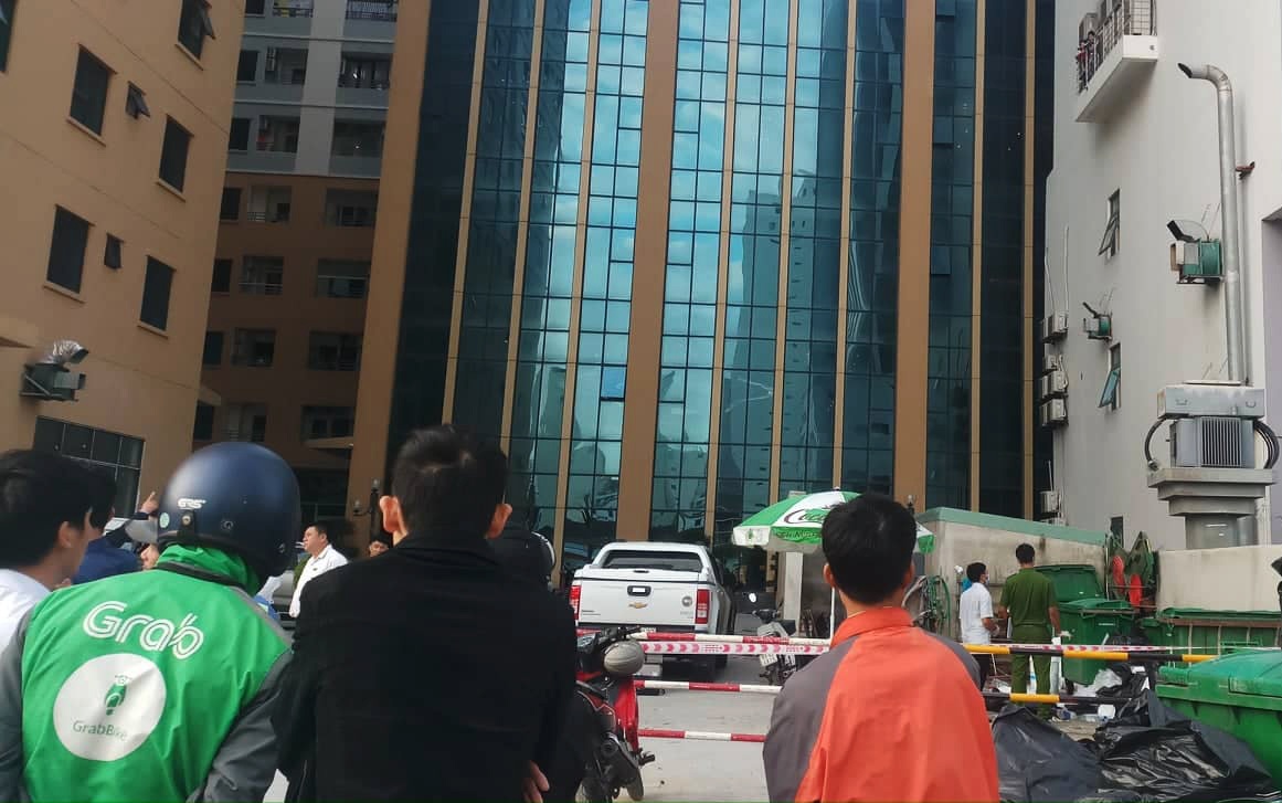 Roi tu lau cao, nguoi dan ong nuoc ngoai tu vong hinh anh