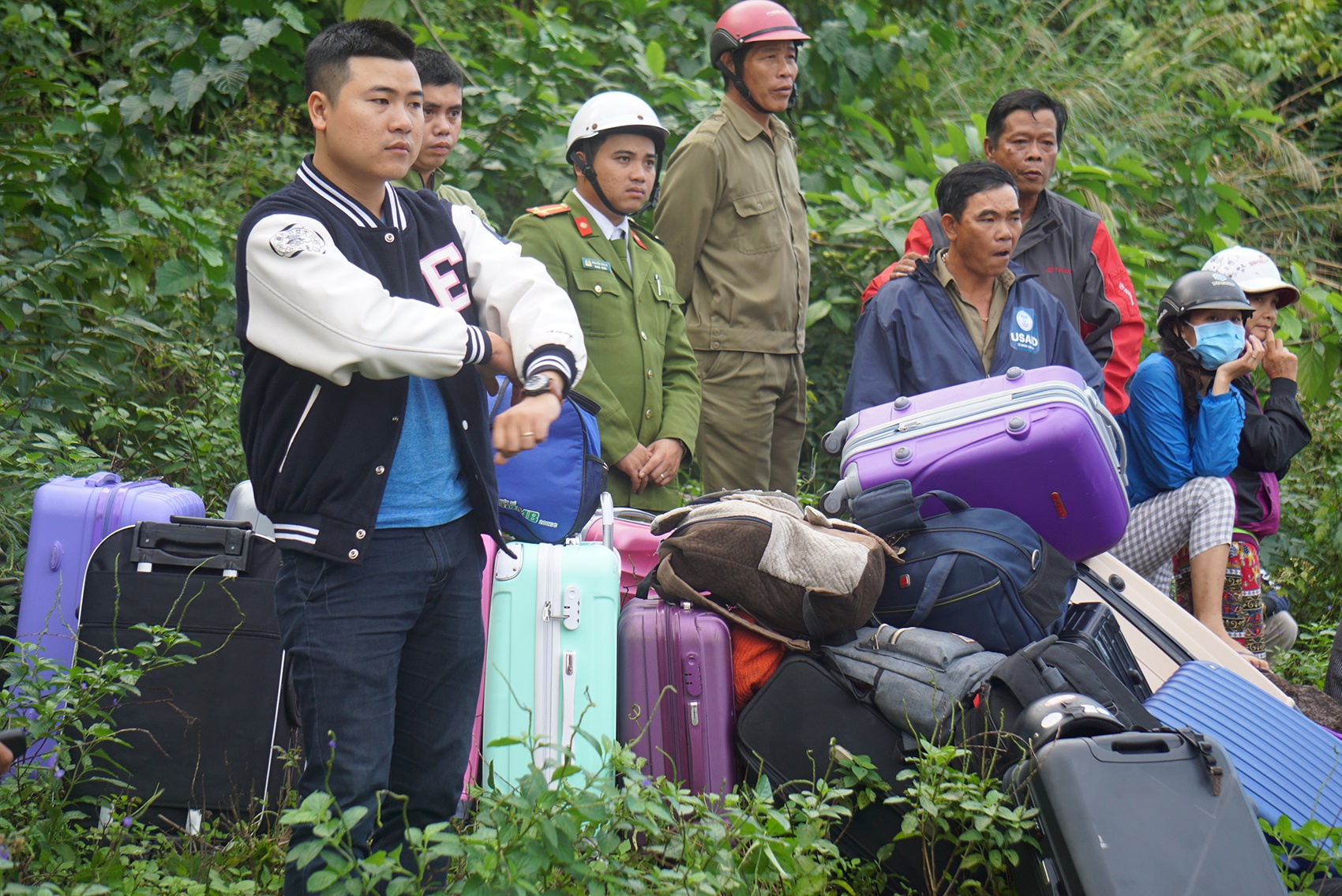 Xe khach lat deo hai van anh 8