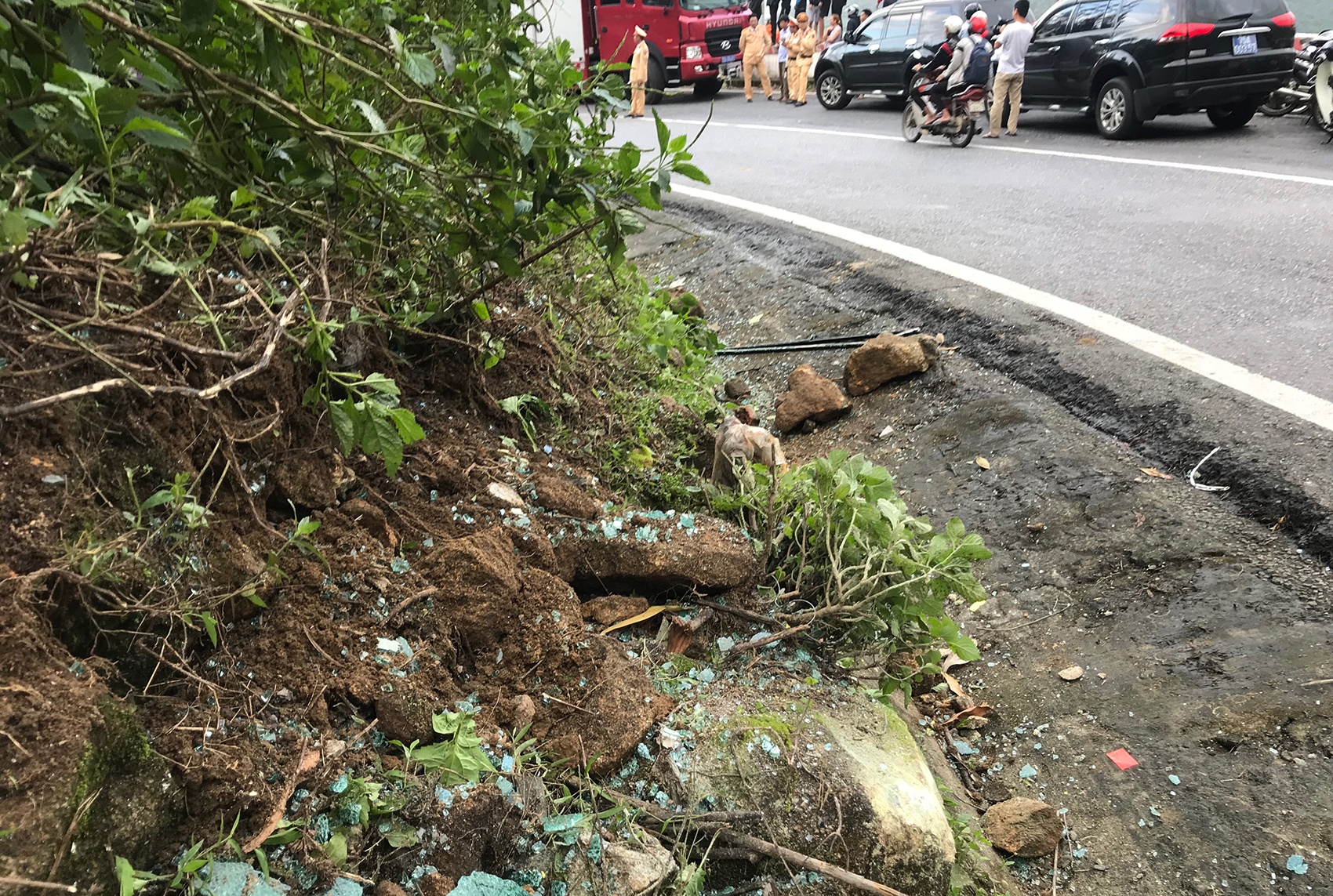 Sinh viên tai nạn đèo hải vân bị đứt cánh tay ảnh 2 Sinh vien tai nan deo hai van bi dut canh tay anh 2