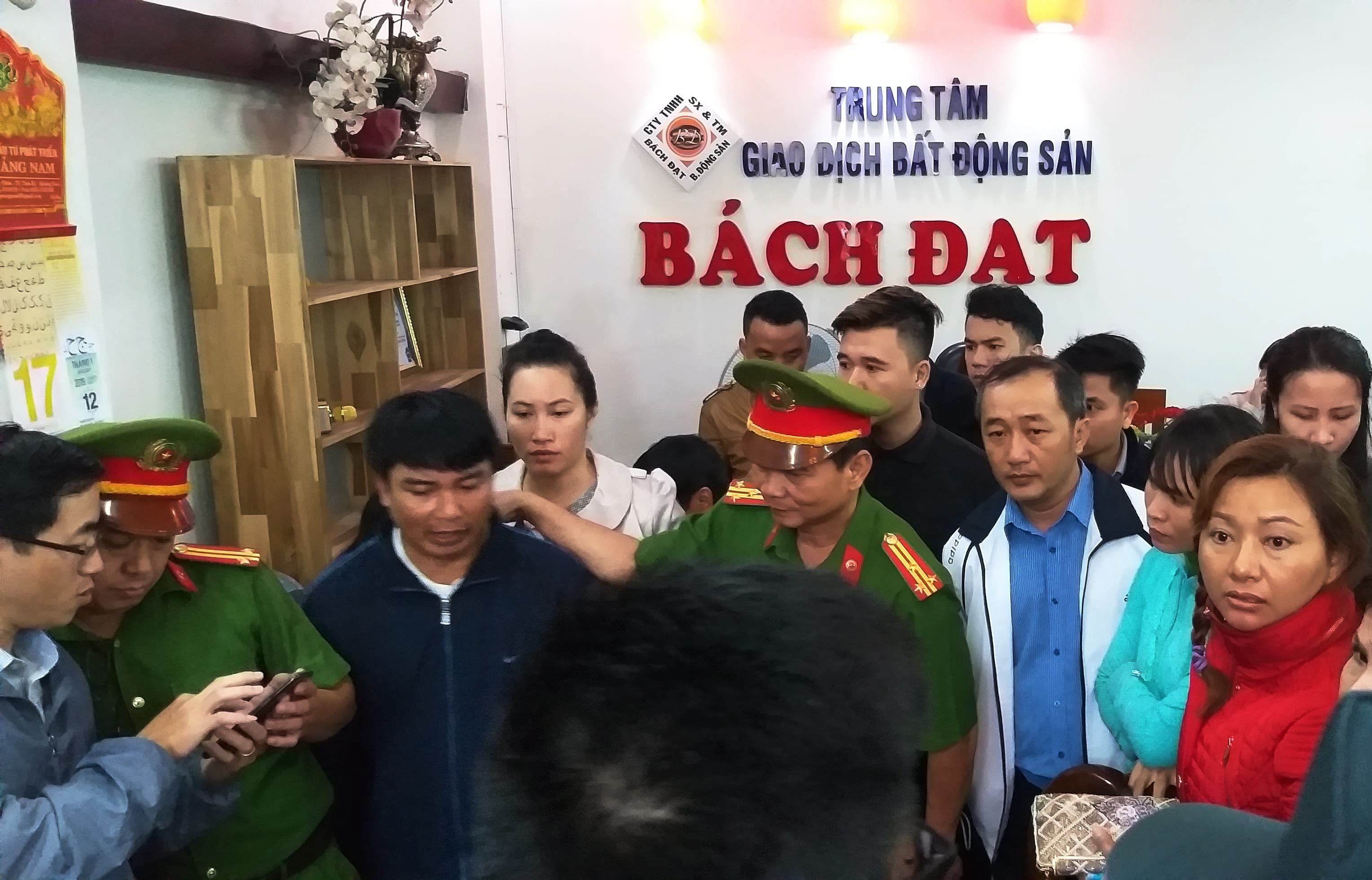 Hàng nghịn người dân đòi sổ đỏ ảnh 2 Hang nghin nguoi dan doi so do anh 2