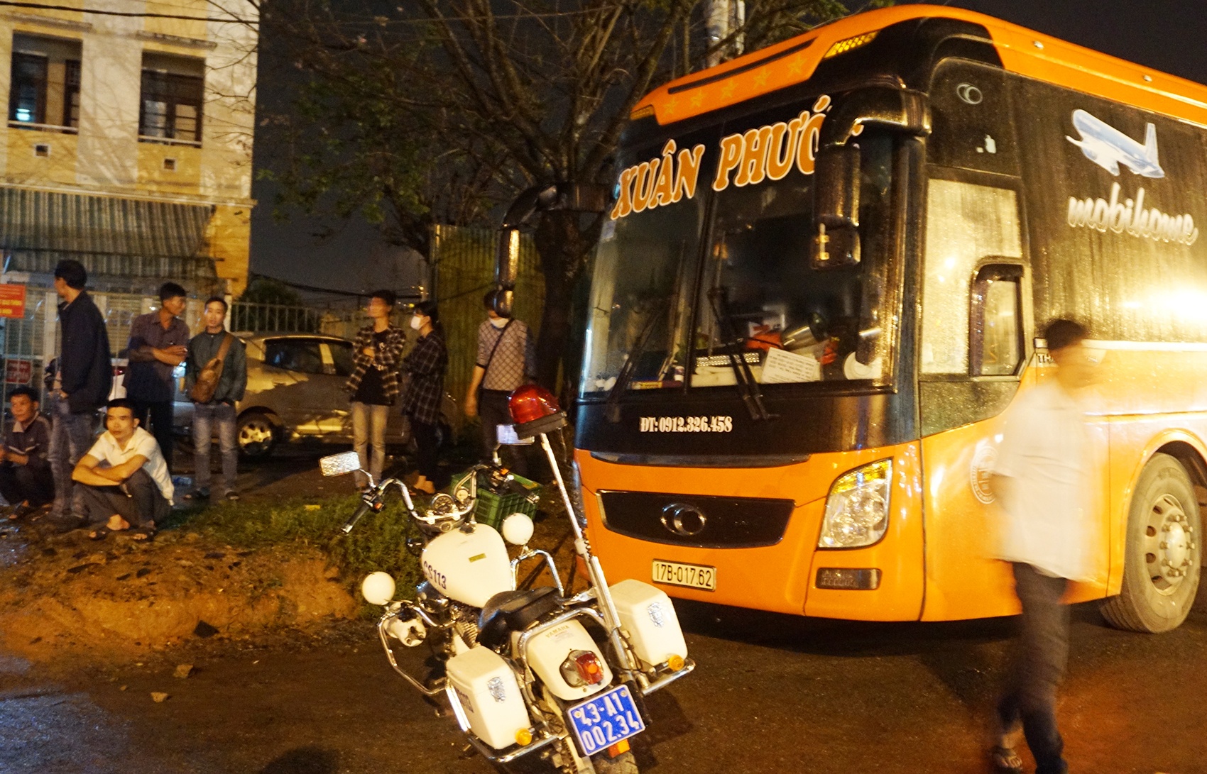 Chan xe khach cho qua so nguoi quy dinh o Da Nang hinh anh