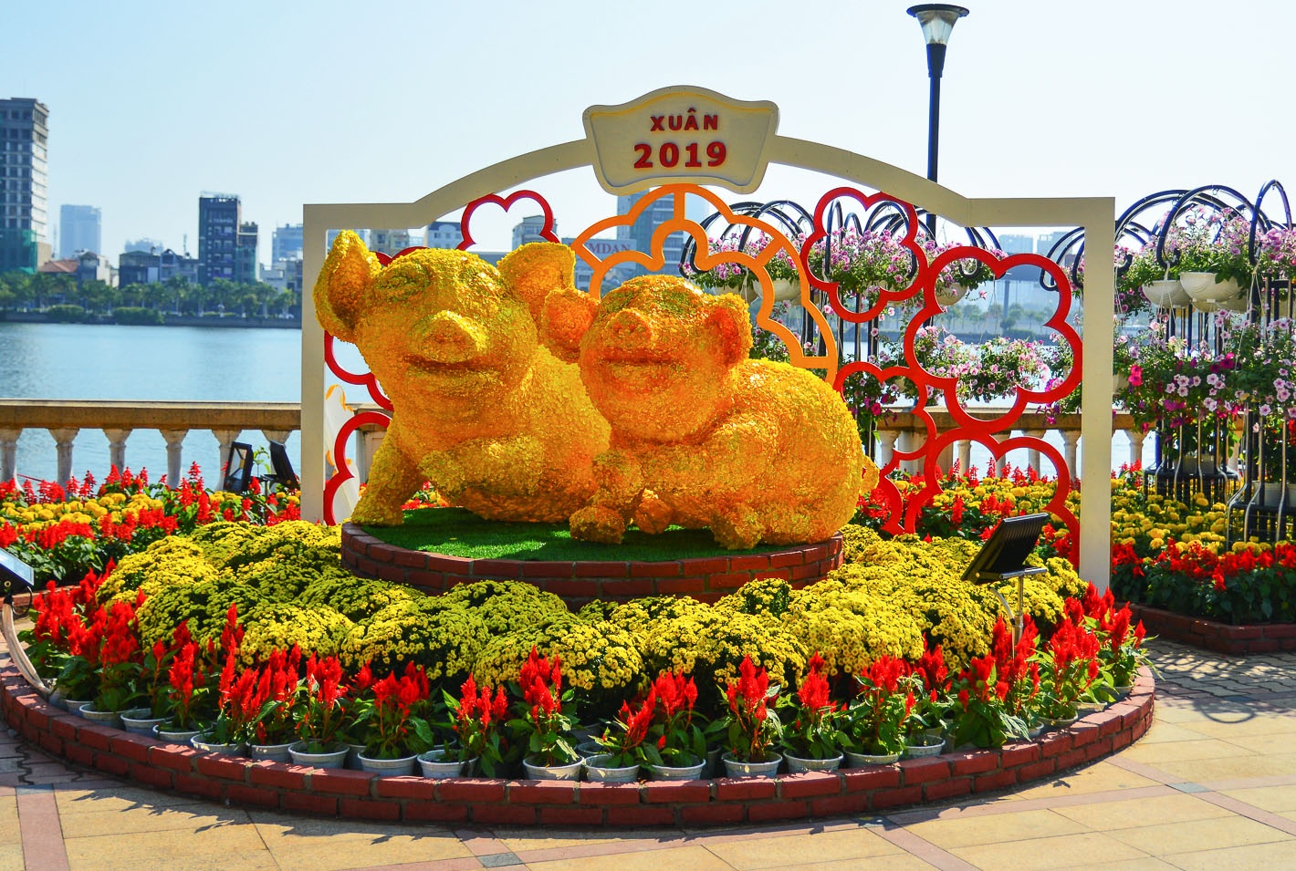 Nguoi dan di le chua ngay dau nam anh 11