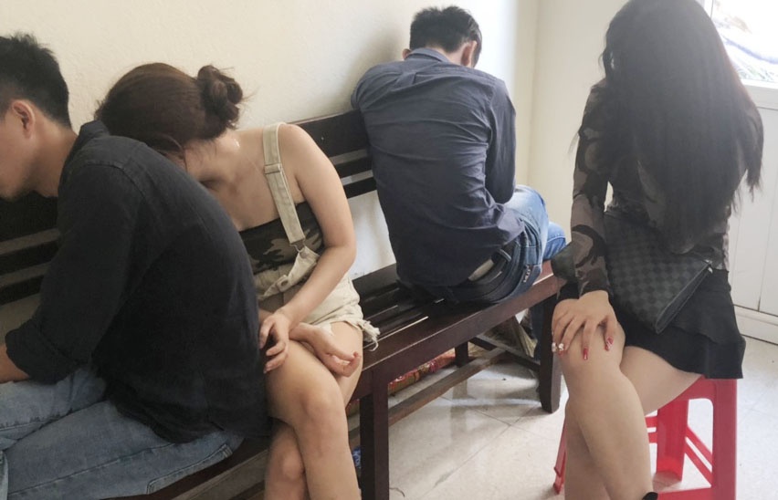 Nhom nam nu phe ma tuy trong khach san o Da Nang hinh anh