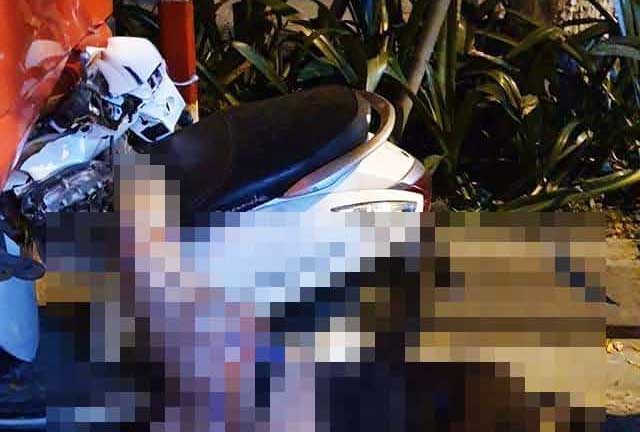 Nguoi dan ong tu vong sau cu tong xe may vao duoi oto khach hinh anh