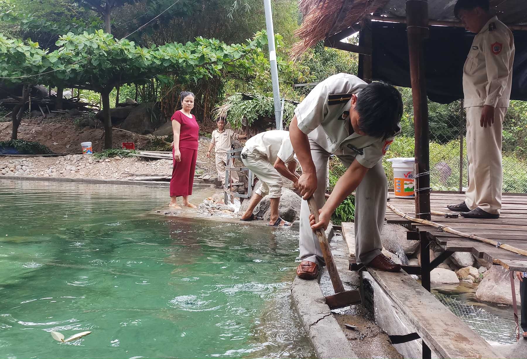 Bat chap lenh cam, chu khu du lich o Suoi Luong len lut xay trai phep hinh anh